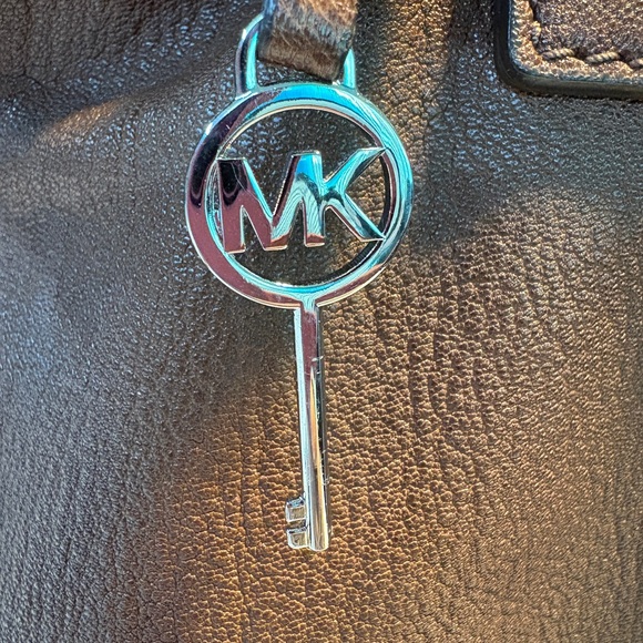 Michael Kors Brown Leather Satchel with Striped Scarf NWOT - Picture 3 of 13